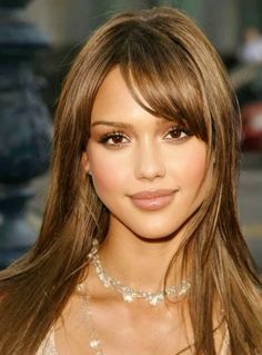 Most Beautiful Brown Eyes, 90s Actors And Actresses, 2006 Makeup Look, Jessica Alba Brunette, 2011 Makeup Looks, 00’s Makeup, Pretty Famous Women, Jessica Alba Deep Autumn, Jessica Alba Curtain Bangs