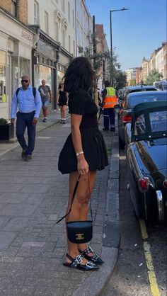 Paris Summer Outfits Black Women, Skirt And Flats Outfit, Black Bubble Skirt Outfit, Long Black Skirt Outfit Summer, Paris Outfit Ideas Summer, Fall Skirt Outfits, Moda Aesthetic, Fall Skirt, Skirt Outfits Fall