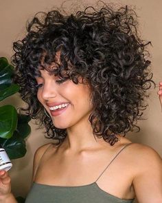 Platinový Blond, Blonde Bob Wig, Curly Hair Photos, Short Curly Haircuts, Haircuts For Wavy Hair, Curly Hair Inspiration