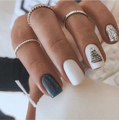 Christmas Nails Trendy 2023, Nail Design Geometric, Christmas Nails Neutral, Christmas Nails Acrylic Short, Minimalist Christmas Nails, Unghie Sfumate, Christmas Nails Easy, Makijaż Smokey Eye