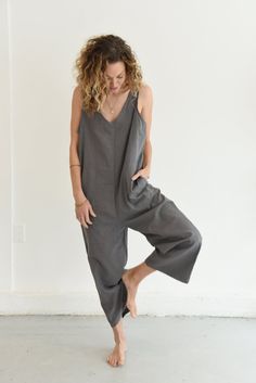 Style // The perfect charcoal shade. Storm is a rich warm grey tone, perfect for any occasion! Available in our latest Cotton & Linen Blend, the Luna Jumpsuit is a minimal, casual jumpsuit with a wide yet cropped fit. Designed for comfortable and easy wearing, it's a piece you will take with you on every adventure. V neck line, low back and guess what, this jumpsuit has pockets too! Perfect for the easy breezy mama, the Luna jumpsuit transitions perfectly through every stage of womanhood. Made i Maternity Outfits, Pregnancy Looks, Warm Grey, Mom Style