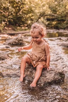 Family Pictures Water, Creekside Family Photos, Creek Session, Creek Session Family, Toddler Creek Photoshoot