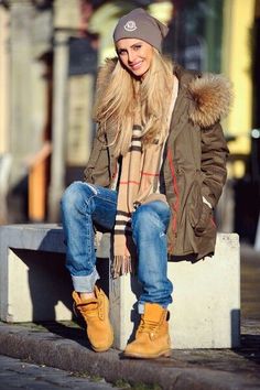 Outfits With Jeans And Boots, Hippie Winter Outfits, Women Trends Clothing, Winter Outfits With Jeans, Timberland Outfits Women, Timberland Outfit, Jacket Coat Fashion, Timberland Boot, Timberland Outfits