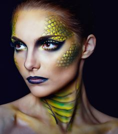 Green Snake Makeup Looks, Crocodile Makeup Halloween, Snake Scales Makeup, Dragon Costume Women Makeup, Dragon Cosplay Makeup, Dragon Scale Makeup, Dinosaur Makeup Women, Dragon Halloween Makeup, Alligator Makeup