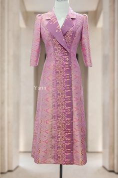 Stylish Kurtis Design, Long Gown Design, Dress Batik, Traditional Dresses Designs, Long Kurti Designs, Kurta Neck Design, Ladies Blouse Designs