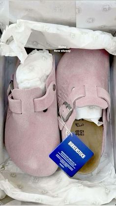 Birken Clogs, Mode Old School, Birkenstock Outfit, Pretty Sneakers, Trendy Shoes Sneakers, Preppy Shoes, Pretty Shoes Sneakers, Shoe Wishlist