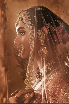 Mehendi Outfits Bridal, Mehendi Bridal Outfit, Indian Veil, Pink Silk Lehenga, Lehenga With Blouse, Indian Bride Poses, Mehendi Outfit, Bridal Photography Poses, Bride Photography Poses