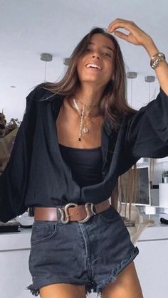 Paris Mode, Mode Boho, Festival Style, Mode Casual, Winter Trends, Mode Inspo, Survival Guide, Short Shorts, Looks Style