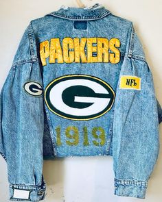 Boss up your jacket game 🎀💛 All upcycled repurposed vintage & retro fabrics 💛 1 of 1 pieces! Sizes for all up on our story! DM TO PURCHASE TODAY AND RECEIVE FREE TEMP PACKER TATOOS WITH YOUR PURCHASE 🤎🤎🤎🏈 #giveaway #freegiftwithpurchase #gopackgo #greenbay #packersfan #summerjackets #denimjackets #upcycledclothing #uo #greenbaypackers #packersfan #nfl #trainingcamp #greenbaywi #wiscogirl #wisconsin #greenbaypackersnation 49ers Gifts, Gameday Fashion, Jacket Diy, Football Outfit, Diy Denim Jacket, Diy Denim, Diy Jacket