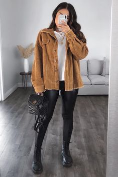 Nyc Winter Outfits, Pleather Leggings, Cozy Fall Outfits, Office Casual Outfit, Summer Trends Outfits, Trendy Fall Outfits, Trending Fashion Outfits, Looks Street Style