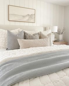 White Bedding With Pillows, Theme Bedrooms For Adults, Pillow Decor On Bed, Subtle Coastal Bedroom, How To Style Bedding, Ocean Bedroom Ideas For Adults, Small Bedroom Neutral, Lumbar Pillow On Bed, Neutral Coastal Bedroom