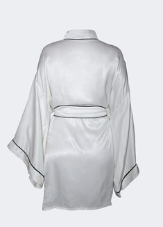 The Silk - Satin Kimono Style Dressing Gown from Beauty Pillow is designed to accompany your bedtime routine and complement your morning. Available in Midnight Black or Pearl White, these stylish Kimonos are soft, comfortable and ultra glam! The soft silk-satin kimono is designed to gently drape your body, accentuating your favorite features. The material is soft and smooth to the touch, for low irritation and premium comfort. The Kimono Style Dressing Gown is easy to care for. Simple wash at a Beauty Pillow, Kimono Gown, Kimono Robes, Satin Kimono, Beauty Sleep, Bedtime Routine, Kimono Style, Dressing Gown, Midnight Black