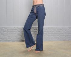 You are looking at a classic pair of vintage 70s Contur Slack flare jeans with jacquard trim and external zipper with a circle pull. Excellent vintage condition. Fit like a modern XS/S. Model is 5-6, 100lbs. Please see actual measurements below.  Actual measurements lying flat on the floor: Waist: 28" (across the top) Rise: 9" Hips: 35" Bottom opening, around: 21" Inseam: 31.5" Outseam: 38" If you would like to see additional photos or have any other questions, please do not hesitate to ask, and thanks for looking! Shipping disclaimer: All domestic orders under 13oz ship USPS first class mail. All domestic orders over 13oz ship USPS priority mail. All international orders under 4lbs ship USPS first class international. All international orders over 4lbs ship USPS priority mail. If internat Jean Vintage, Denim Flares, Vintage 70s, Bell Bottom Jeans, Flare Jeans, Low Rise, Hippie Boho, Women Jeans, Bathing Beauties