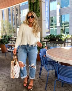 How To Style A Large Stomach, Plus Size Lifestyle, Cool Mom Outfits Plus Size, Outfit Ideas Thick, Mid Thirties Woman Style, Curvy Fall Outfits 2023, Xl Outfits For Women, Mid Size Spring Outfits, Size 20 Women Outfit Ideas