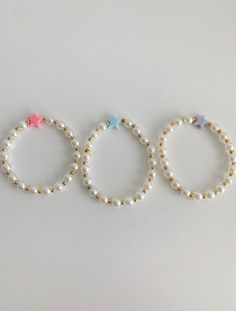 Pearl and star bead bracelet, stretchable White Star-shaped Bracelet With Colorful Beads, Purple Star-shaped Bracelets For Gifts, Purple Star-shaped Bracelet For Gift, Roses And Violets, Bracelet Diy, Blue Pearl, Bracelet Crafts, Pearl Bracelet, Pink Purple