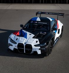 the bmw z4 gtr is painted in blue, white and red