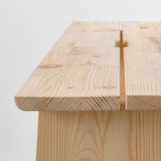 a close up of a wooden table with wood grains on the top and bottom