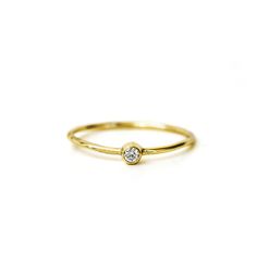 This 14k gold ring features a single cubic zirconia stone set in the center in a bezel setting. Stack with other gold rings to add some sparkle to your look. - 14K Gold over Sterling Silver - Cubic Zi Chain Ring Gold, Vintage Jewelry Repurposed, Stackable Rings Silver, Minimal Ring, Stacker Rings, Dainty Gold Rings, Gold Rings Stackable, Bezel Ring, Handcrafted Rings