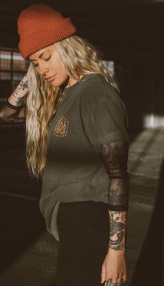 Indie Scene Style, Lookbook Streetwear, Rugged Fashion, Skate Outfit, Fall Fashion Ideas, Women's Fall Fashion, Motorcycle Riding Gear, Comfortable Hoodies, Street Style Fall Outfits