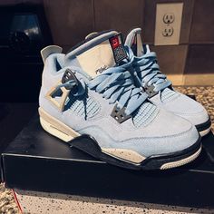 Size 5.5y $150 Comes With Og Box University Blue 4s Jordans, University Blue, Jordans For Men, Jordan Shoes, Mens Shoes Sneakers, Men's Shoes, Jordan, Shoes Sneakers, Color Blue