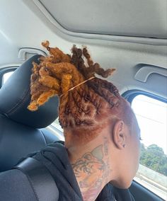 Dreadloc Color Ideas, Ginger And Blonde Dreads, Dreads Dyed Men, Dye Dreads, Dreads Color Ideas Locs Men, Honey Blonde Dreads, Dreads Color, Undercut With Locs, Ginger Locs Men