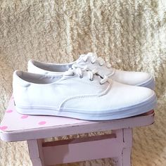 Brand New Never Worn Marilyn Monroe Keds ...Size 9 Classic White Canvas Shoes For Spring, White Keds, Keds Shoes, Shoes Brand, White Cream, Keds, Marilyn Monroe, Cream White, Shoe Brands