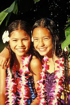 Happy Hawaiian Girls Happy Life Photos, Hawaii People, Hawaii Friends, Hawaii Culture, Hawaii Girl, Hawaii Kids, Hawaiian Girl, Hawaii Magazine, Hawaii Hula