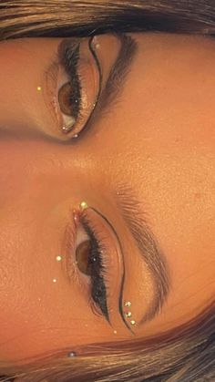 Gold Glitter Eyeliner Looks, Birthday Eyeliner Ideas, Ateez Inspired Makeup Looks, Cowgirl Eye Makeup, Fun Concert Makeup, Prom Eyeliner, Gem Eye Look, Y2k Make Up, Makeup Ideas For Work