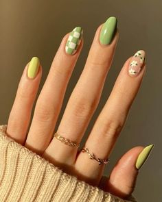 Are you looking for cute spring nail designs to recreate this year? These stunning spring nails are the best and you absolutely can't miss out. Cute Spring Nails, Spring Nail Art, Trendy Nail Art, Short Nail Designs, Cute Nail Art, Cute Nail Designs, Floral Nails