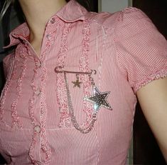 Olivia Halle, Brooch Outfit, Clothes Aesthetic, Red Aesthetic, Country Girl, Looks Style, Safety Pin, Halle