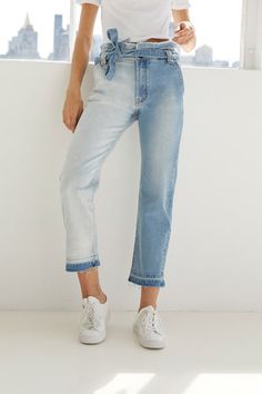 John John Lab Primavera Verano 2020 Pret-A-Porter - Pasarelas | Vogue España Cropped Jeans Outfit, Bleached Jeans, Ladies Denim, Denim Inspiration, 2020 Fashion Trends, Trendy Jeans, John John, Womens Denim, Faded Jeans