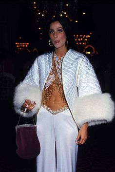 Cher Outfits 70s, Cher Iconic Looks, Elton John Halloween Costume, Cher Halloween, 70s Cher, Cher 70s, Cher Looks, Cher Costume, Look Disco