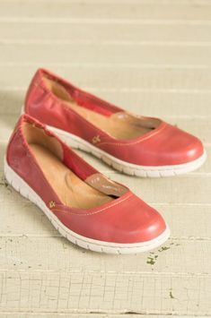 Women’s Born Reija Leather Flats | Overland Born Shoes Women, Flats Shoes Comfortable, Cute Sneakers, Shoes Comfortable, Hair Clothes, Born Shoes, Flats Shoes, Womens Sandals Flat, Pretty Shoes