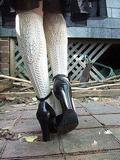 Ravelry: Strausserl pattern by Julia Riede Unique Heels, Lace Stockings, Hand Knit Socks, Sock Knitting Patterns, Knitted Socks, Crochet Socks, Lace Socks, Knitted Wit, Cozy Gift