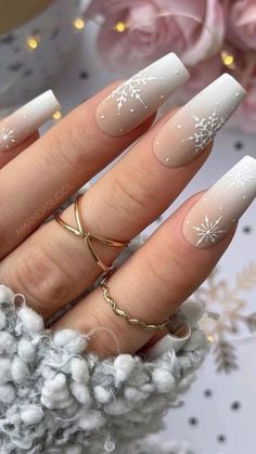 Matte White Christmas Nails, White Nude Christmas Nails, Matte Snowflake Nails, Ombré Holiday Nails, Ombre Snowflake Nails Winter, Dipped Nails Ombre, White Glitter Snowflake Nails, Airbrush Christmas Nails, 3d Snowflake Nails