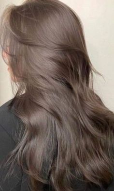 Looking for trendy, natural hair color ideas? Check out these gorgeous ash brown hair color styles that are super popular in Korea! Cool Brown Hair, Ash Brown Hair Color, Brown Hair Shades, Beige Hair, Korean Hair Color, Ash Hair, Ash Brown Hair, Brown Hair Looks, Ash Hair Color