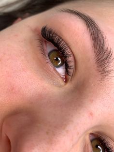 Hybrid Eyelashes, Natural Looking Eyelash Extensions, Classy Makeup, Lash Designer, Brown Hair Looks, Perfect Eyelashes, Pretty Lashes, Natural Eyelash Extensions