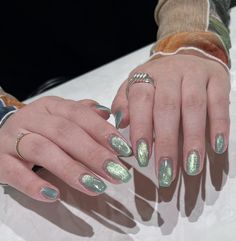 Short Acrylic Nails Holographic, Sea Nails Aesthetic, Mermaid Nail Inspiration, Mermaid Core Aesthetic Nails, Mint Green Nails Aesthetic, Irredescent Green Nails, Seafoam Nail Designs, Irridescent Nails Green, Green Pearlescent Nails