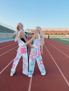 Preppy Senior Overalls, Senior Hoco Overalls, Hoco Overalls Ideas, Overall Homecoming Ideas, Hoco Overalls, Homecoming Overalls