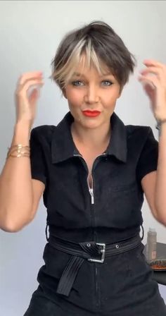 Long Pixie Color Ideas, Pixie With Pop Of Color, Pixie To French Bob, Blonde Color Block Hair Short, Shaggy Long Pixie Haircut, Color Block Bob Hair, Two Tone Pixie Hair Color Ideas, Color Block Pixie Hair