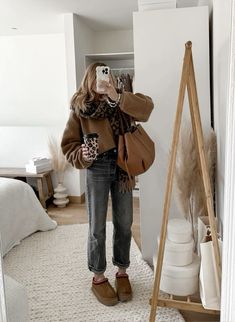 Ugg Tazz Outfit Ideas, Easy Fall Fashion, Bonnet Outfit, Worst Outfits, Fashion Old Money, Outfit Ugg, Outfits Europe, European Outfits, Stockholm Stil