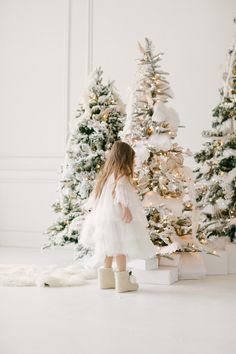 White Christmas Photography, White Christmas Set Photography, Christmas Photo Decor, White Christmas Studio Photography, White Xmas Decor, White Christmas Mini Sessions, White Christmas Photoshoot, Christmas Decor Photography, White Christmas Family Photoshoot