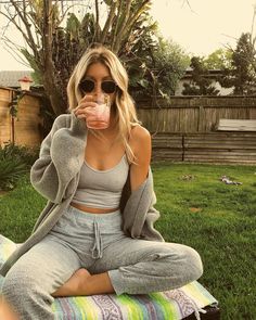 Model Pose, Lounge Outfit, Normal Clothes, Classy Fashion, Cute Comfy Outfits, Cozy Outfit, Accessories Fashion, Mode Inspiration, Outfits Casuales