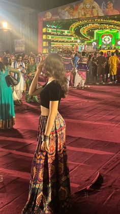 Navratri Inspo Outfits, Dandiya Outfit Ideas, Festival Outfits Amazon, Garba Poses, Garba Aesthetic, Navratri Outfits Ideas, Festival Fashion Outfit, Navratri Outfits, Garba Outfit