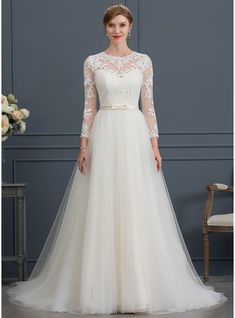 a - line / princess scoop neck court train tulle wedding dress