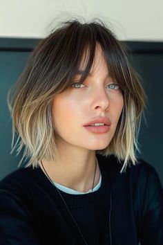 Short Balayage Hair With Bangs, Straight Bob With Curtain Bangs, Short Bob Balayage, Shaggy Bob With Curtain Bangs, Cowgirl Bob, Autumn Haircut, Blonde Ombre Short Hair, Bob Balayage