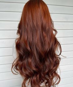 22 Ideas for Copper Hair Color 2025: Red, Golden, Brown Red, Auburn & More Ginger Hair Copper, Copper Formula, Red Auburn Hair, Copper Highlights On Brown Hair, Brown Red Hair, Auburn Brown Hair, Color 2025, Auburn Red Hair, Natural Ginger