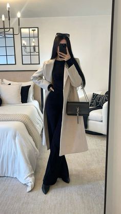 Modest Modern Outfits, Trending Bags, Rome Outfits, Classy Winter Outfits, Fendi Bag, Winter Fashion Outfits Casual, Business Casual Outfits For Work, Cute Comfy Outfits, Modest Fashion Outfits