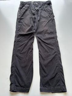 Mens Carhartt Baggy Carpenter Workwear Trouser / Pants 1990s vintage  Baggy Fit  Zip Fly  Black Waist 35 inch Leg Length 33 inch **Sizes are exact measurement of the jean and may differ from the tag size** Please note due to the nature of these being workwear jeans there will be cool signs of fraying / paint and fading marks. All adding to the character of the piece** Item in great workwear condition overall Pantalon Carhartt, Workwear Jeans, Workwear Trousers, Trouser Pants, Baggy Fits, Vintage Black, Overalls, Work Wear, Trousers