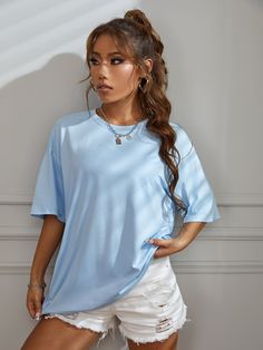 SHEIN EZwear Camiseta de hombros caídos con estampado de slogan | SHEIN USA Shirts Graphic Tees, Drop Shoulder Tee, Oversized T Shirts, Casual Summer Tops, Women T Shirts, Summer Tops, Letter Print, Drop Shoulder, Graphic Tees